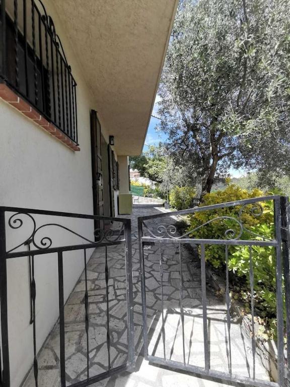 Bas De Villa Au Calme Villeneuve-Loubet Exterior photo